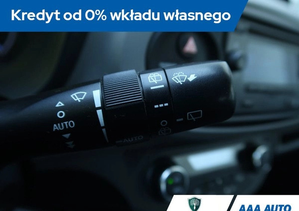 Toyota Yaris cena 45000 przebieg: 147068, rok produkcji 2017 z Baranów Sandomierski małe 326